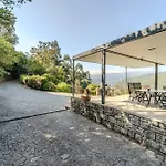 Ferienhaus Sorte Gestacas By House And People