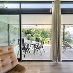 Ferienhaus Sorte Gestacas By House And People