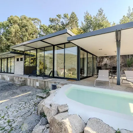 Сasa de vacaciones Sorte Gestacas By House And People