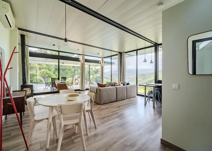 Feriehus Sorte Gestacas By House And People Louredo (Braga)